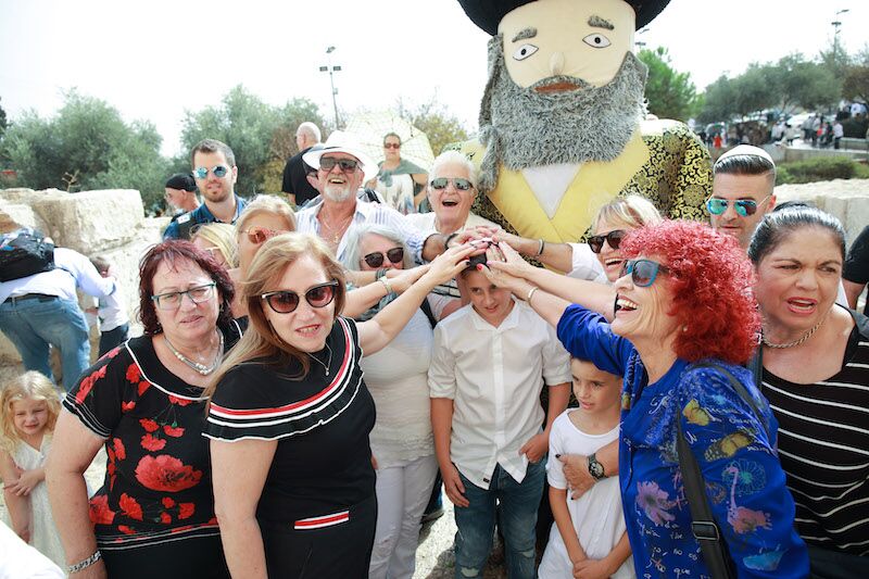 תמונה עליה לתורה בכותל המערבי