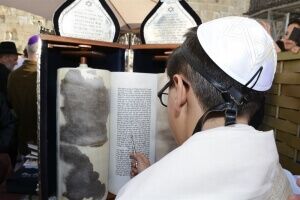 כמה עולה בר מצווה בכותל