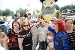 תמונה עליה לתורה בכותל המערבי