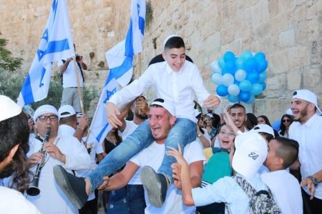 מתופפים בכותל
