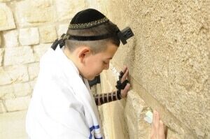 בר מצווה עליה לתורה