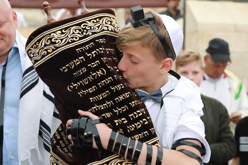 כמה עולה בר מצווה בכותל