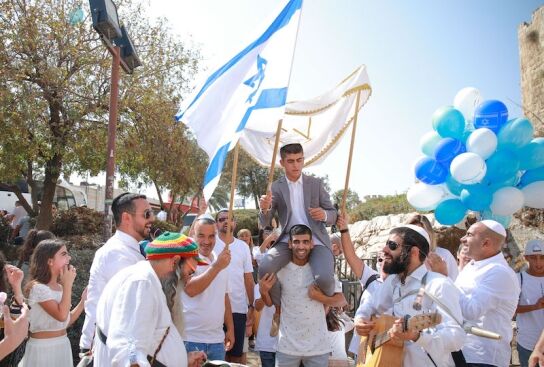 תמונה הפקת בר מצווה בכותל כינור דוד