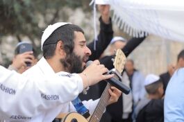 נגן בר מצווה בכותל