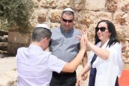 ריקודים ליד הכותל