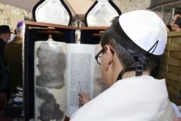 כמה עולה בר מצווה בכותל