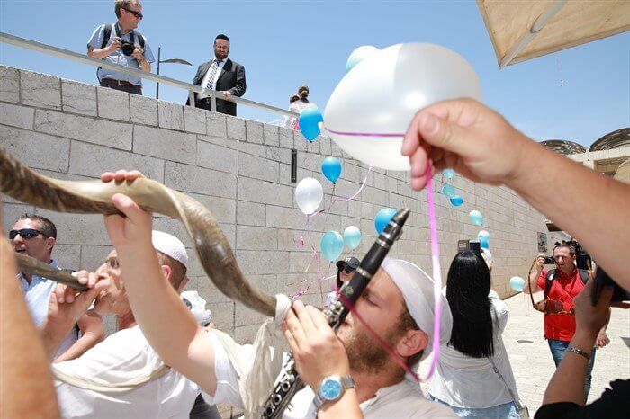 תמונה לעשות בר מצווה בכותל