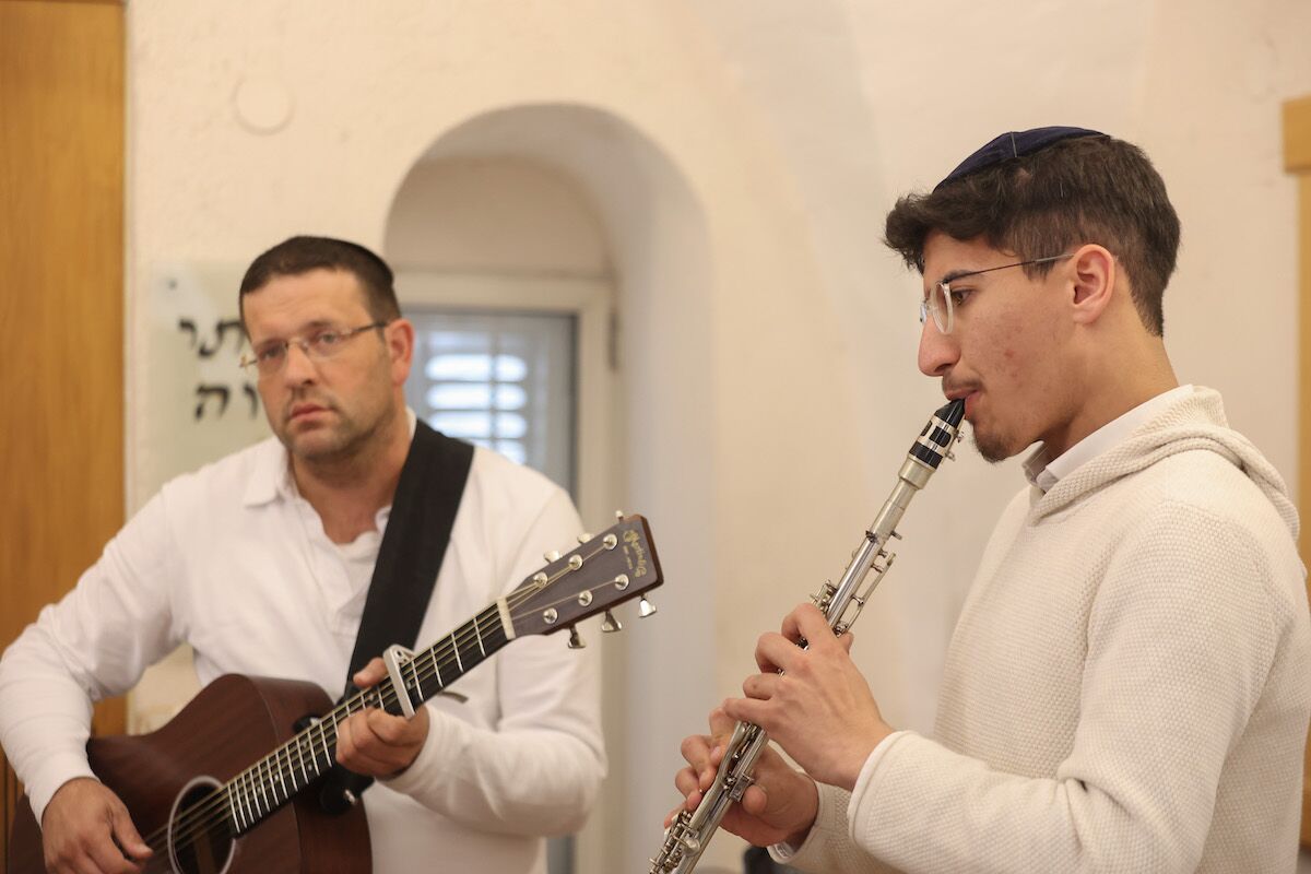 נגינה בבית כנסת