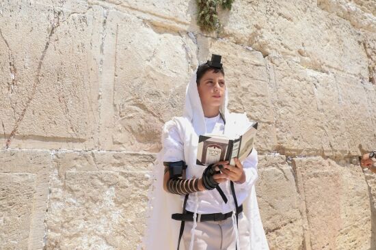 בר מצווה בבית כנסת